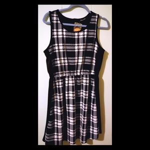 Jella Couture Newsprint Dress, Large NWT